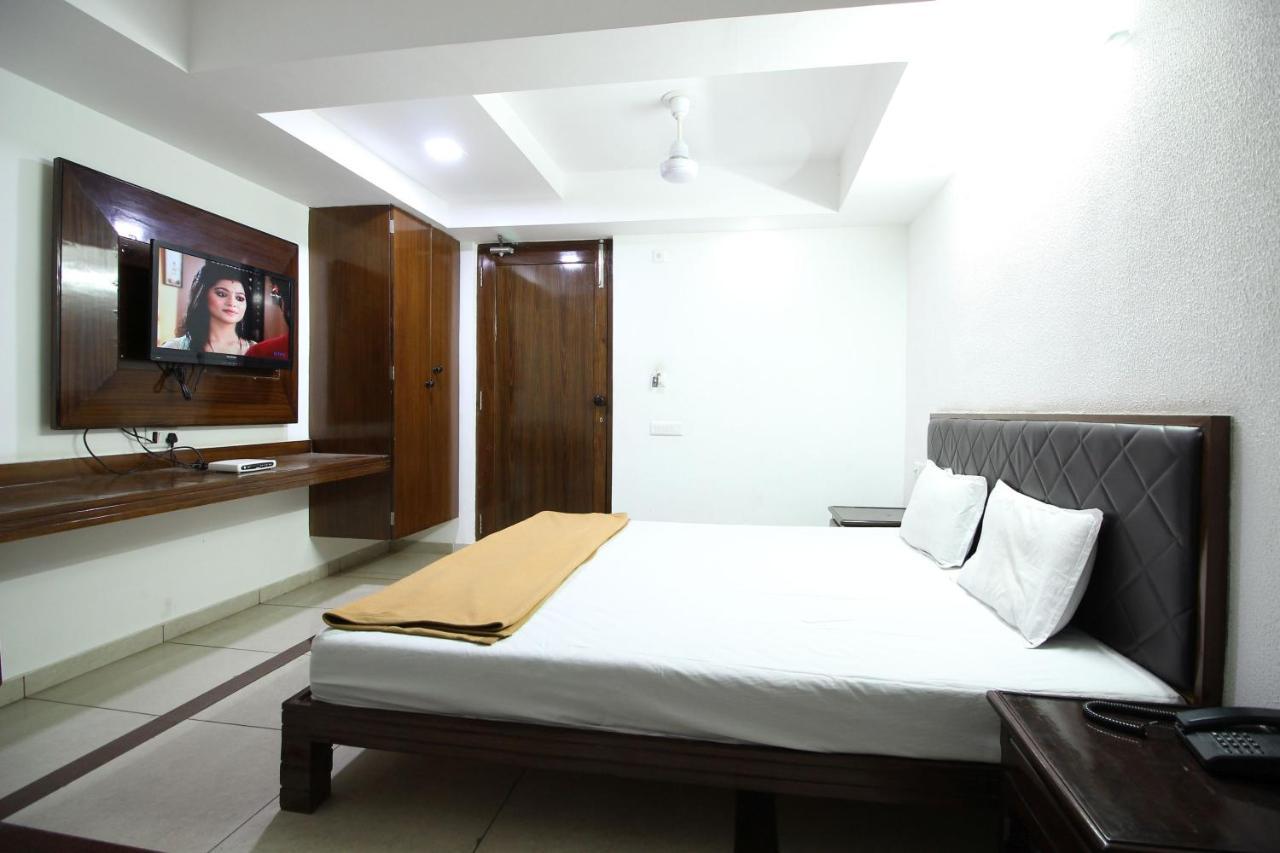 Hotel Seven Ahmedabad Exterior foto