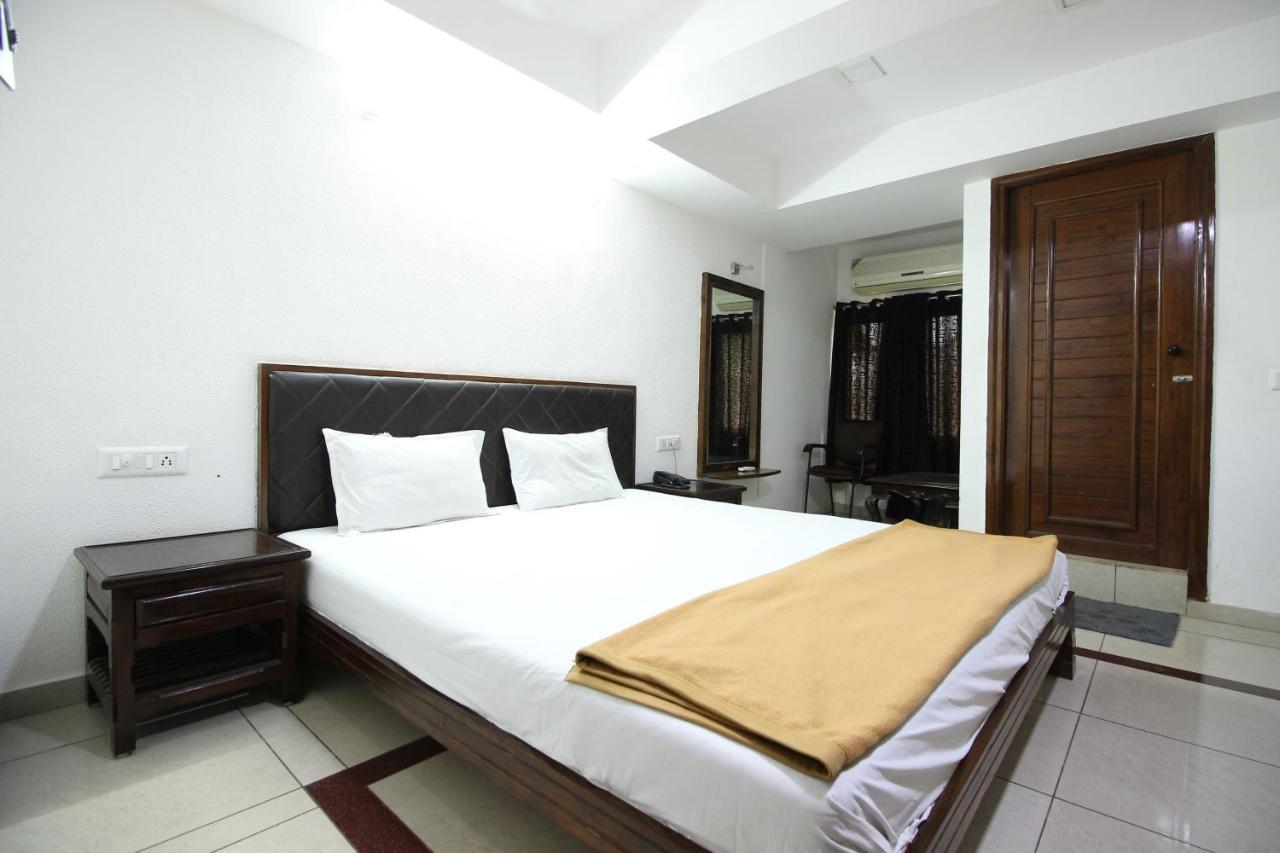 Hotel Seven Ahmedabad Exterior foto