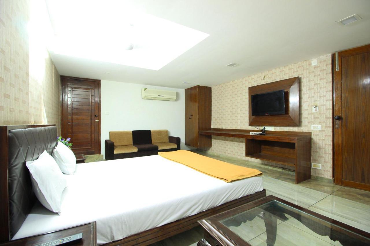 Hotel Seven Ahmedabad Exterior foto